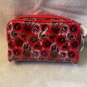 Vera Bradley Retired Lots of Love Cosmetic. NWT